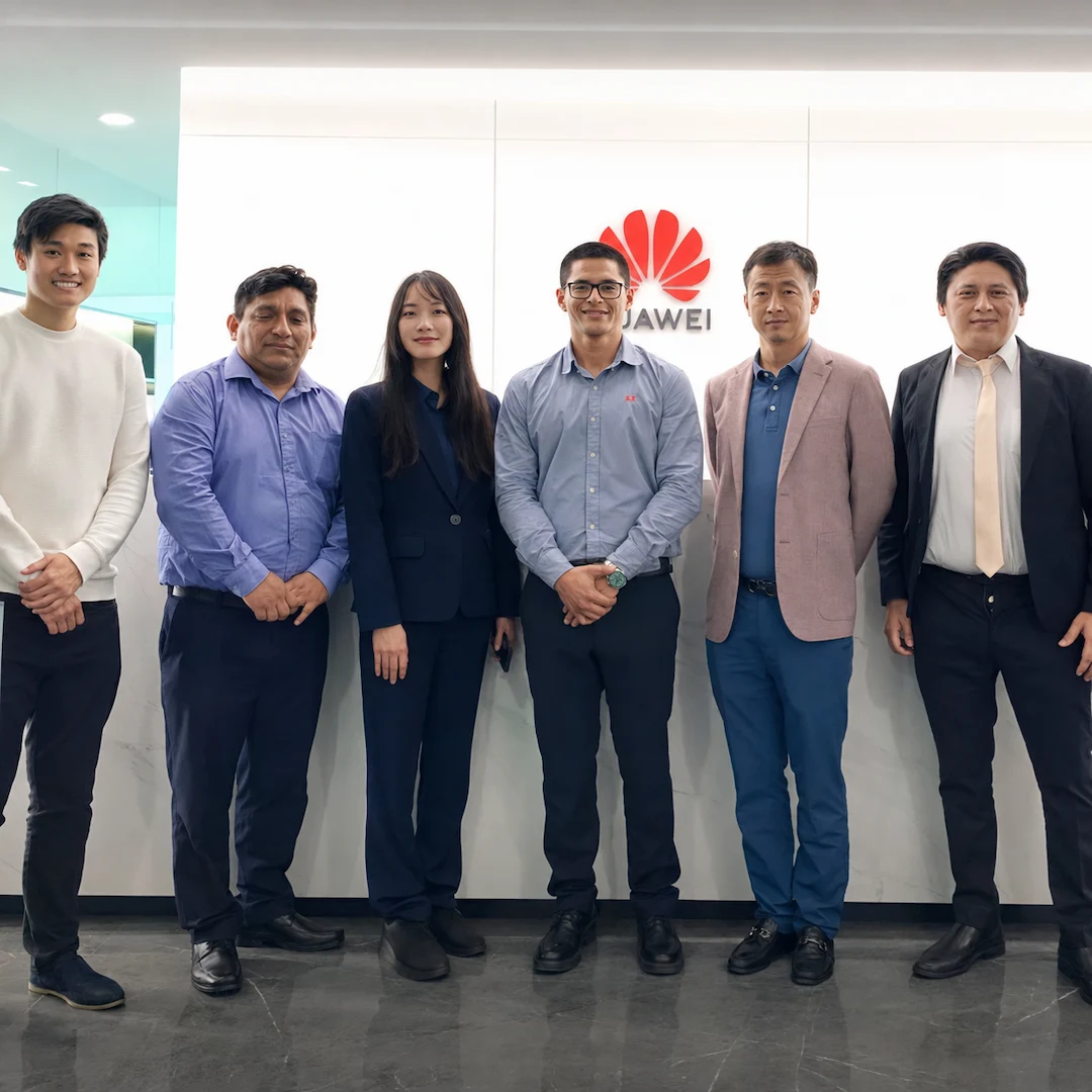 WAI Technology en oficinas de Huawei junto a su representante